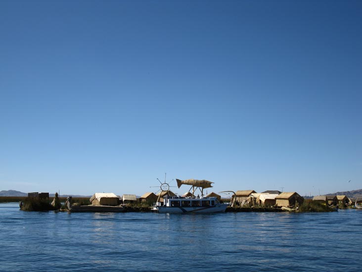 Isla Jacha Challwa, Uros Floating Islands, Puno Bay, Lake Titicaca/Lago Titicaca, Peru