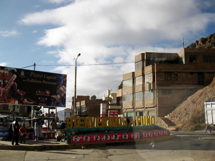 Avenida Circunvalación at Rómulo Díaz Dianderas, Puno, Peru