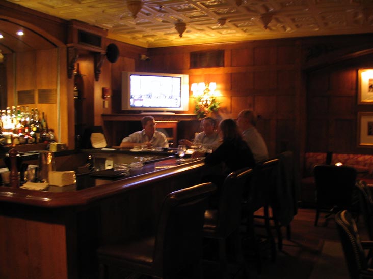 Oak Room Bar, The Hermitage Hotel, 231 Sixth Avenue North, Nashville, Tennessee