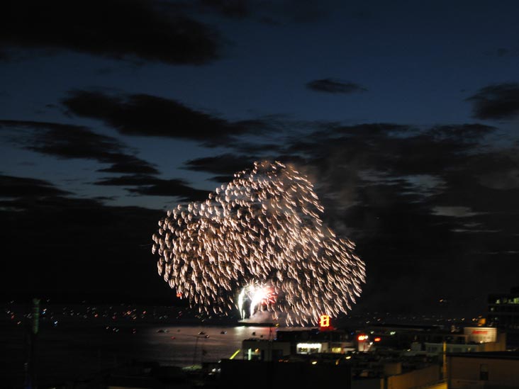 4th Of Jul-Ivar's Fireworks, Elliott Bay, Seattle, Washington, July 4, 2008, 10:18 p.m.