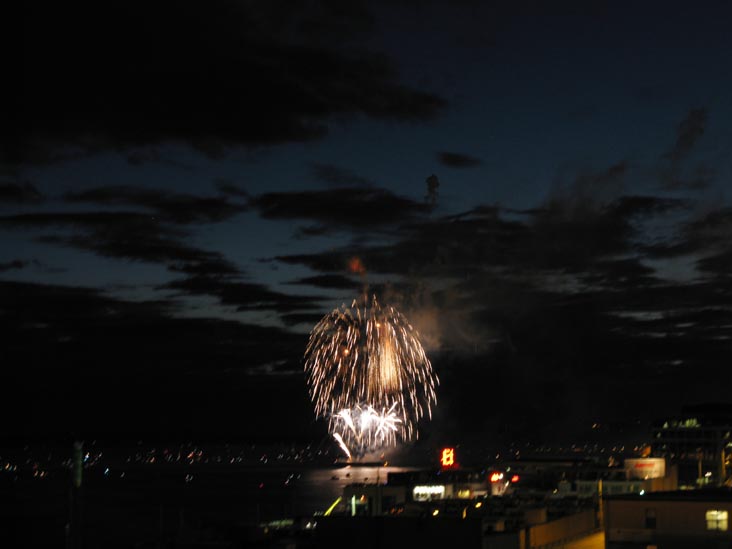 4th Of Jul-Ivar's Fireworks, Elliott Bay, Seattle, Washington, July 4, 2008, 10:20 p.m.