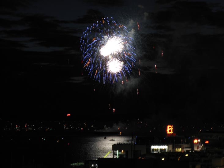 4th Of Jul-Ivar's Fireworks, Elliott Bay, Seattle, Washington, July 4, 2008, 10:26 p.m.