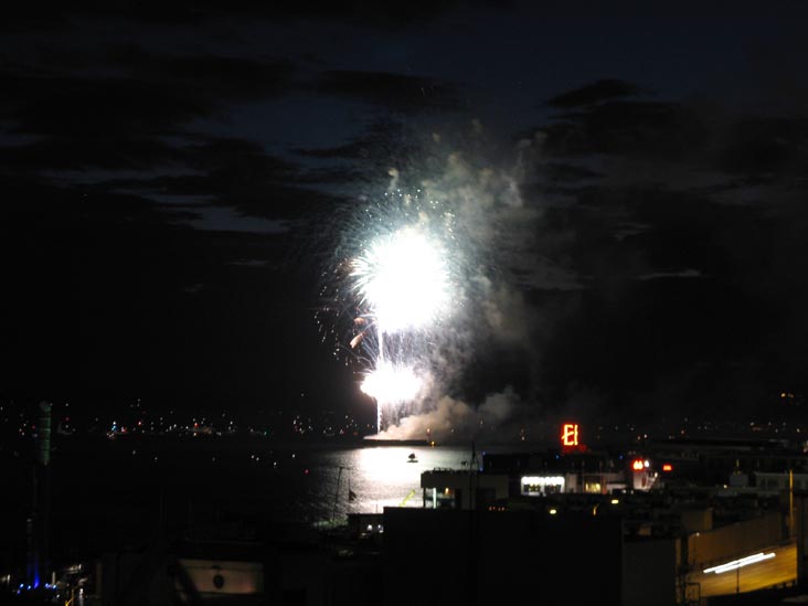 4th Of Jul-Ivar's Fireworks, Elliott Bay, Seattle, Washington, July 4, 2008, 10:27 p.m.