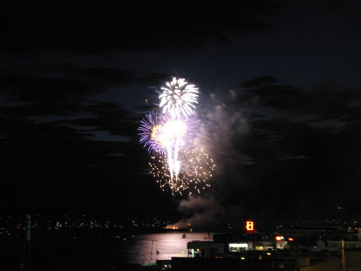 4th Of Jul-Ivar's Fireworks, Elliott Bay, Seattle, Washington, July 4, 2008, 10:27 p.m.