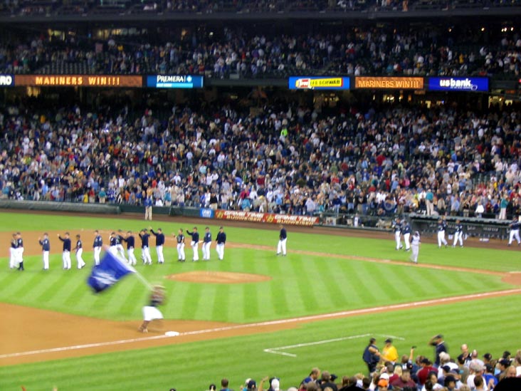 Mariners Win, Seattle Mariners vs. Kansas City Royals, Safeco Field, Seattle, Washington, August 27, 2004