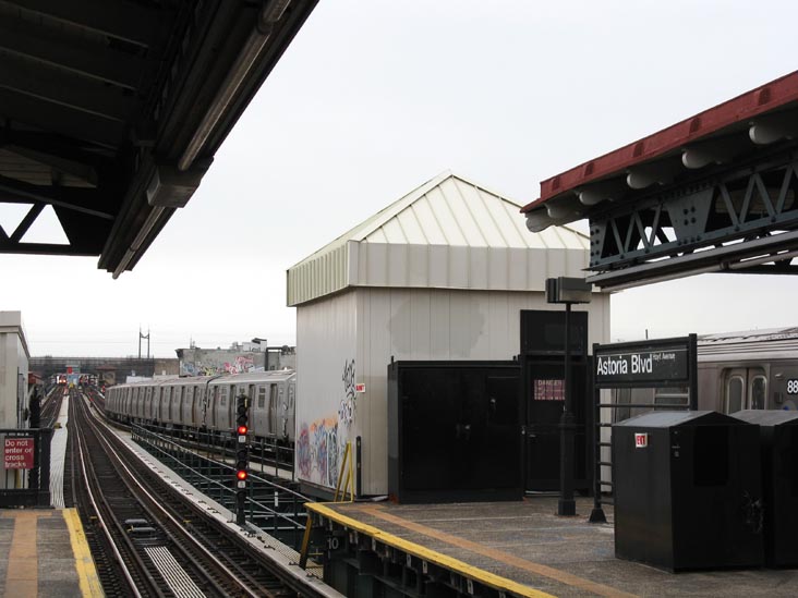 Astoria Boulevard Subway Station, Astoria, Queens, April 20, 2009