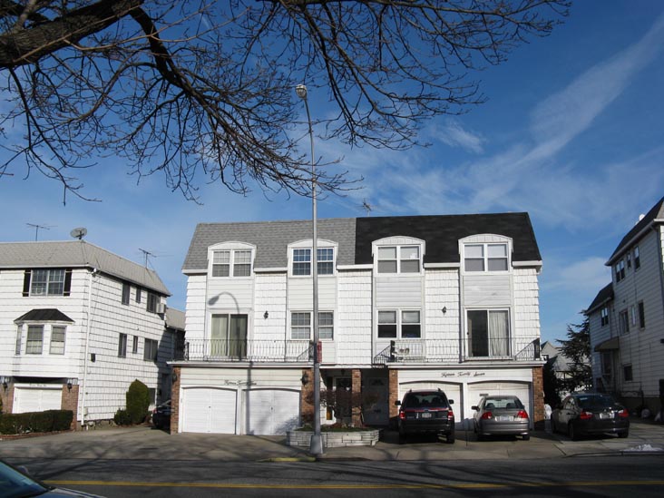 15-25 to 15-27 Bell Boulevard, Bayside, Queens