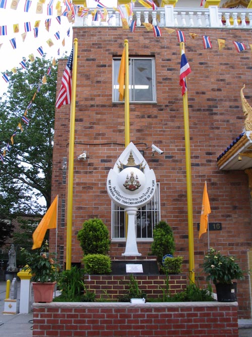 Wat Buddha Thai Thavorn Vanaram of New York City, 76-16 46th Avenue, Elmhurst, Queens