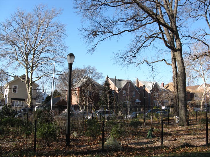 Martin's Field/The Olde Towne Of Flushing Burial Ground, 46th Avenue Between 164th and 165th Streets, Flushing, Queens