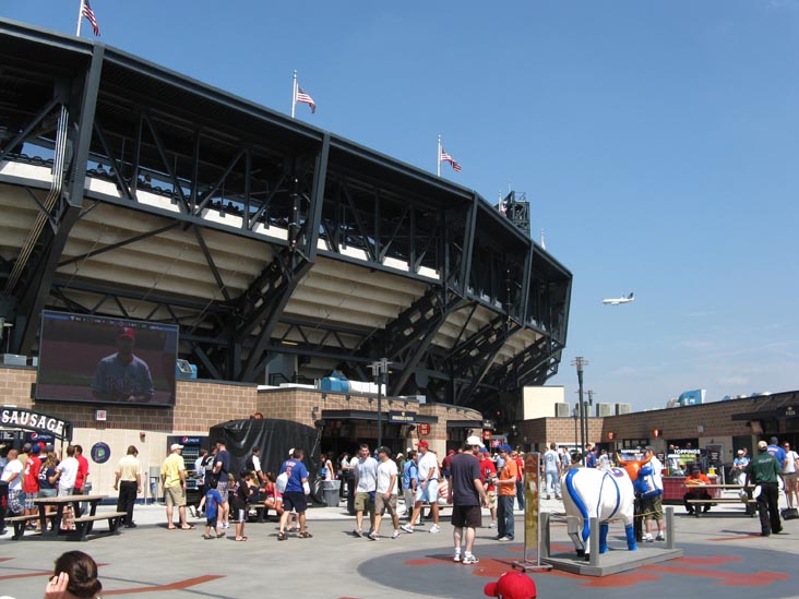 Promenade Level Outdoor Plaza, New York Mets vs. Philadelphia Phillies, Citi Field, Flushing Meadows Corona Park, Queens, August 24, 2009