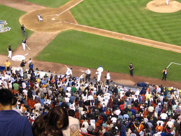 Mr. Met, New York Mets vs. Arizona Diamondbacks, Shea Stadium, Flushing Meadows Corona Park, Queens, May 31, 2006