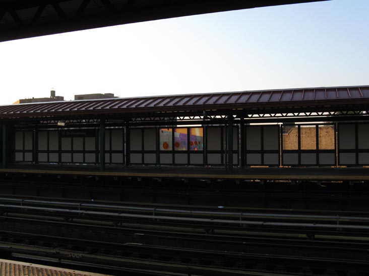 7 Train Platform, 74th Street-Roosevelt Station, Jackson Heights, Queens, September 28, 2009