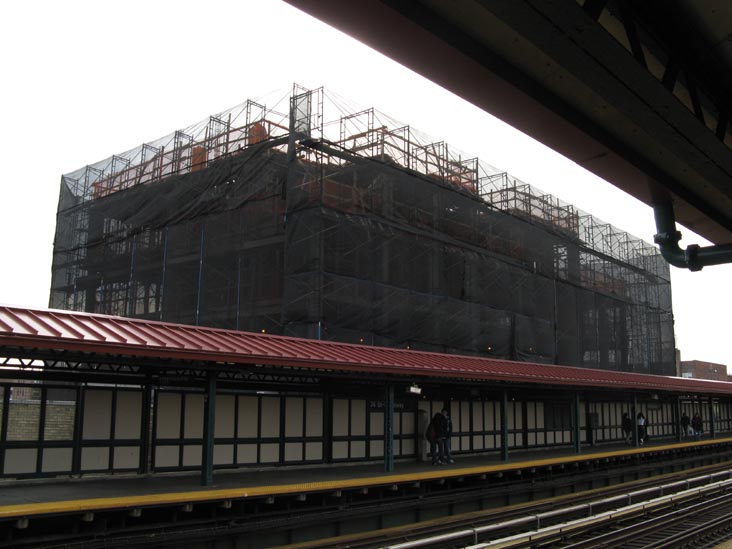 7 Train Platform, 74th Street-Roosevelt Station, Jackson Heights, Queens, October 18, 2010