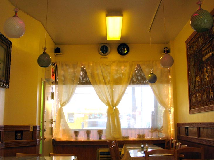 Burmese Cafe, 71-34 Roosevelt Avenue, Jackson Heights, Queens