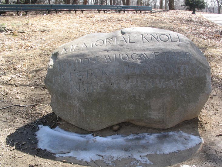 Kissena Park World War Memorial, Memorial Knoll, Kissena Park, Queens