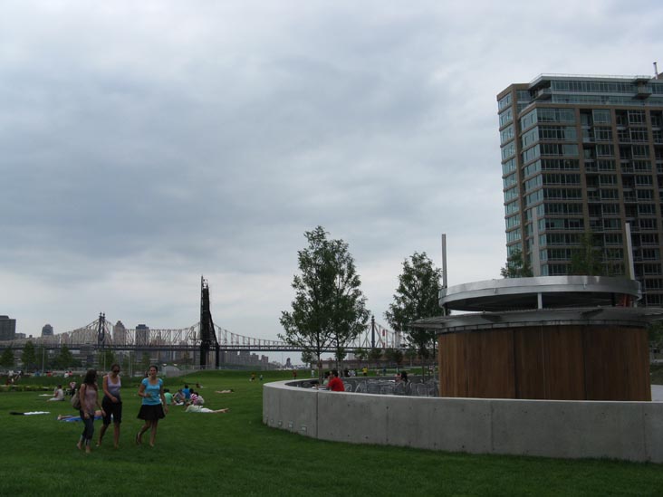 North Recreation and Interpretive Area, Gantry Plaza State Park, Hunters Point, Long Island City, Queens, July 11, 2009