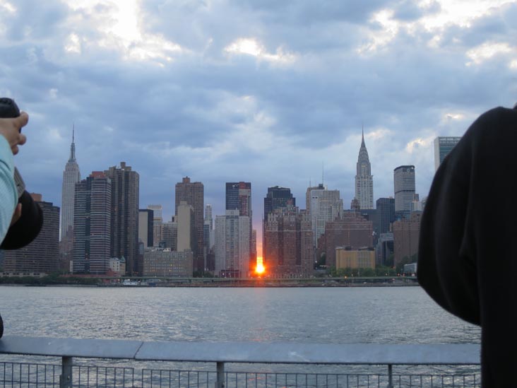 Manhattanhenge, Hunters Point South Park, Hunters Point, Long Island City, Queens, May 30, 2014