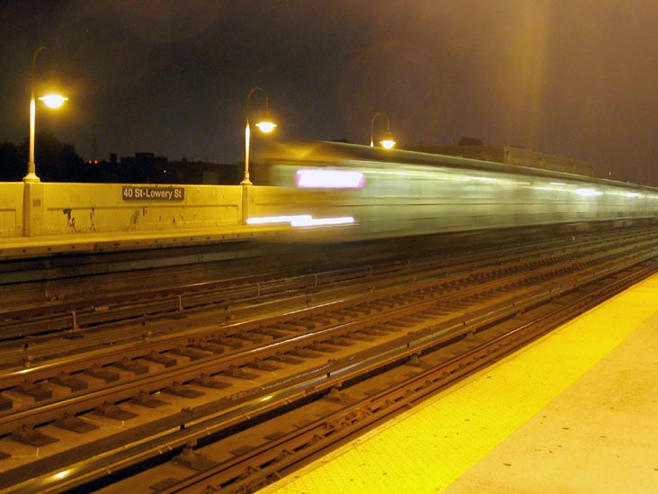 Flushing-Bound 7 Train Arriving, 40th Street Station, Sunnyside, Queens