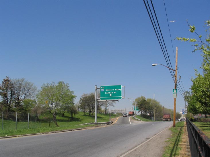 Staten Island Expressway On-Ramp, Joseph Manna Park, Staten Island