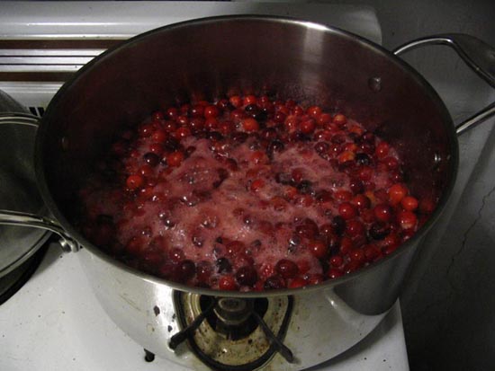 Cranberries Boiling
