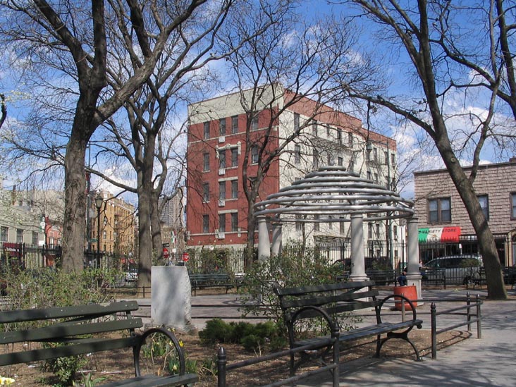 D'Auria-Murphy Triangle, Belmont, The Bronx