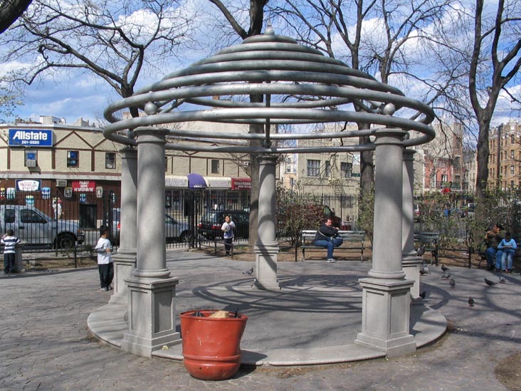 D'Auria-Murphy Triangle, Belmont, The Bronx