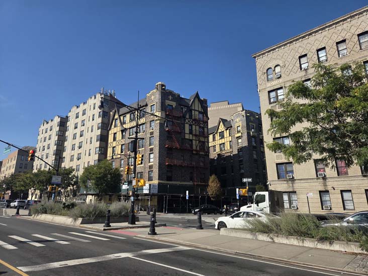 NYRR Bronx 10 Mile, Grand Concourse at Rockwood Street, The Bronx, September 14, 2025