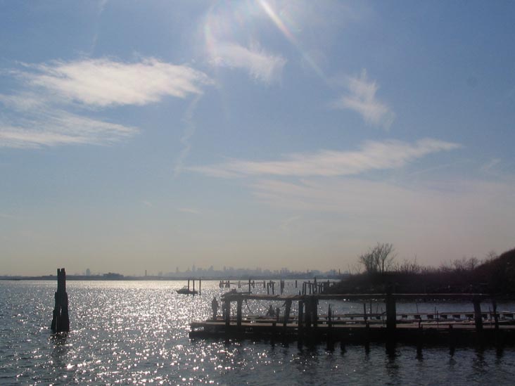 East River, Manhattan Skyline, Clason Point Park, Clason Point, The Bronx
