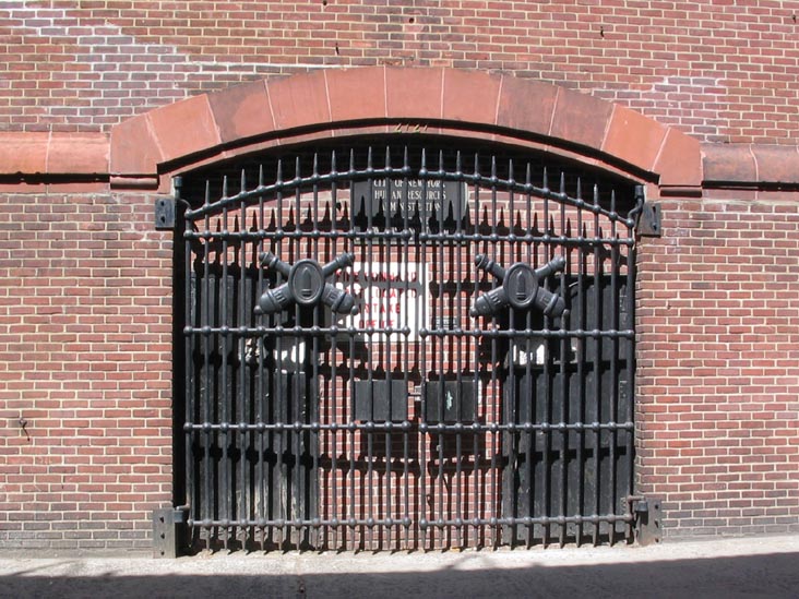 Gate, Jerome Avenue, Kingsbridge Armory, Kingsbridge Heights, The Bronx