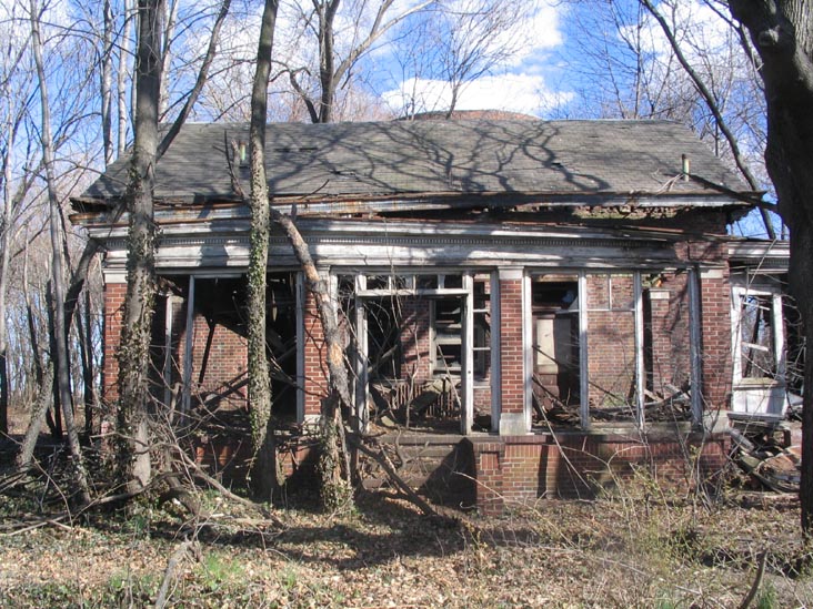 Physician's Home, North Brother Island, East River, The Bronx