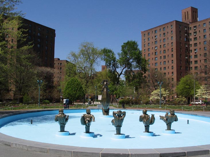 Fantasia Fountain, Metropolitan Oval, Parkchester, The Bronx