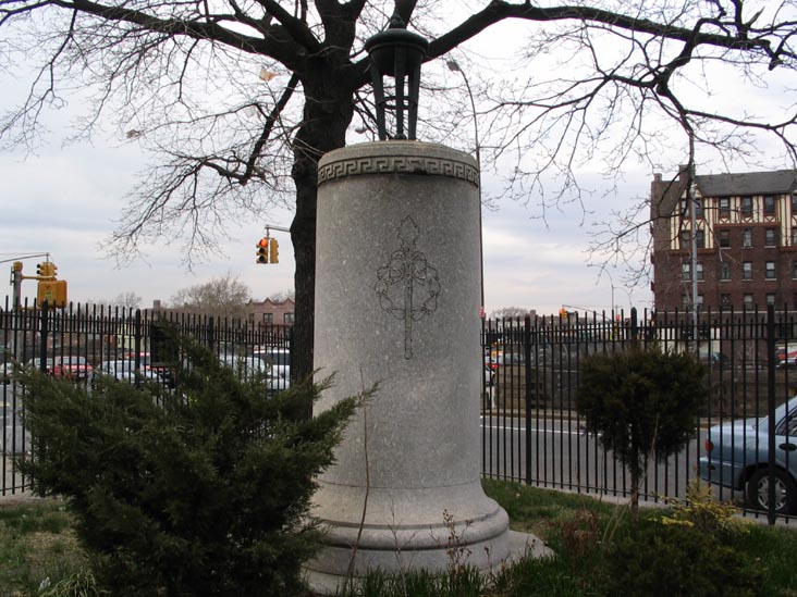 Unionport Memorial, Church Square, Unionport, The Bronx