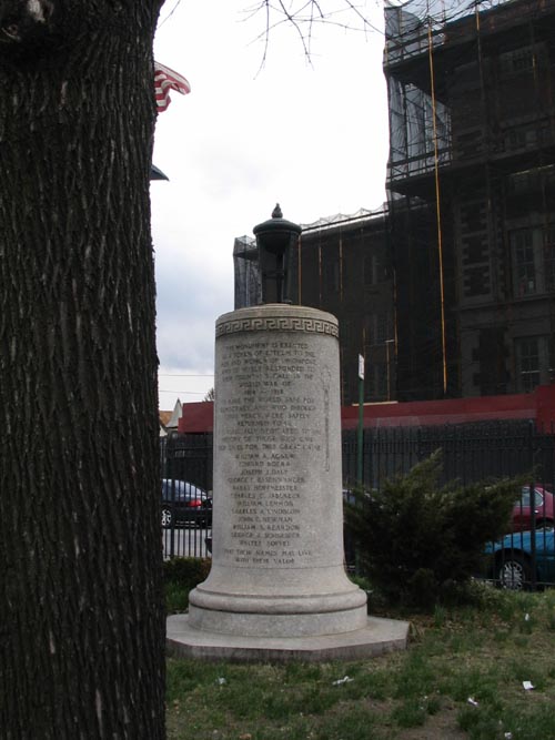 Unionport Memorial, Church Square, Unionport, The Bronx