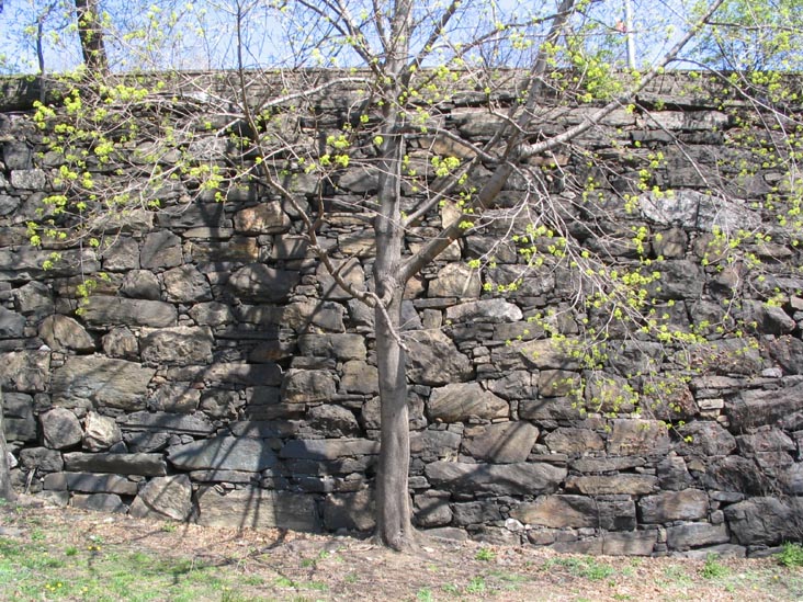 Gun Hill Road Retaining Wall, Bronx Park, Williamsbridge, The Bronx