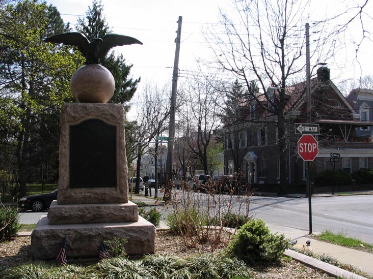 Woodlawn Heights Memorial, Oneida Triangle, Woodlawn, The Bronx