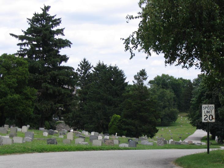 North Border Avenue, Woodlawn Cemetery, The Bronx