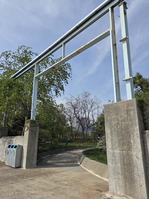 Pier 6, Brooklyn Bridge Park, Brooklyn, April 16, 2026