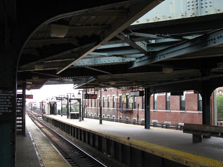 Manhattan-Bound Platform, Myrtle Avenue-Broadway Station, Bushwick, Brooklyn