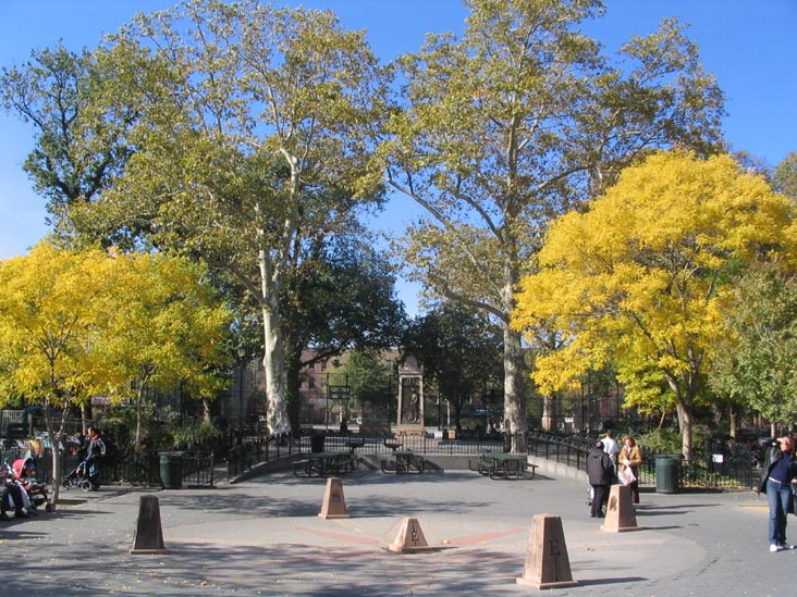 Carroll Park War Memorial, Carroll Park, Carroll Gardens, Brooklyn