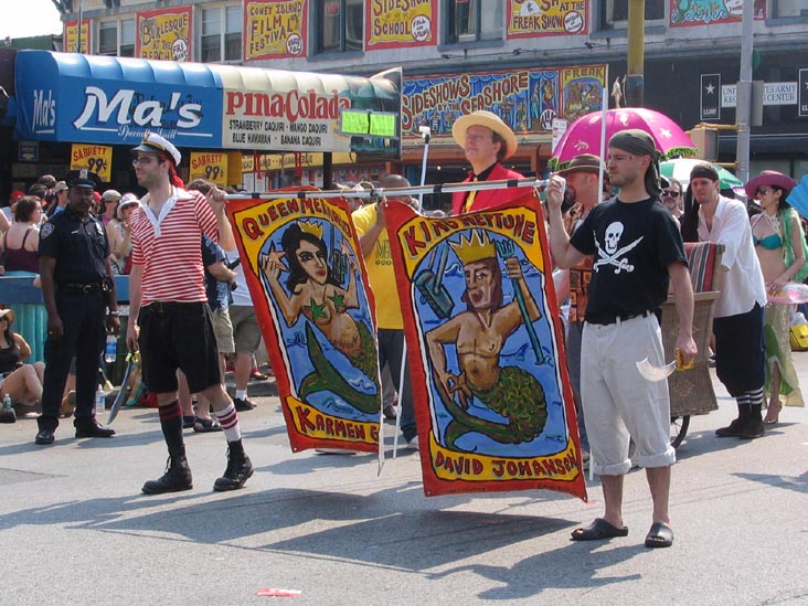 Queen Mermaid and King Neptune Procession, 2005 Mermaid Parade, Surf Avenue, Coney Island, June 25, 2005