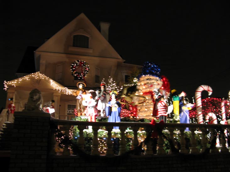 Dyker Heights Christmas Lights, 12th Avenue, Dyker Heights, Brooklyn, December 23, 2008