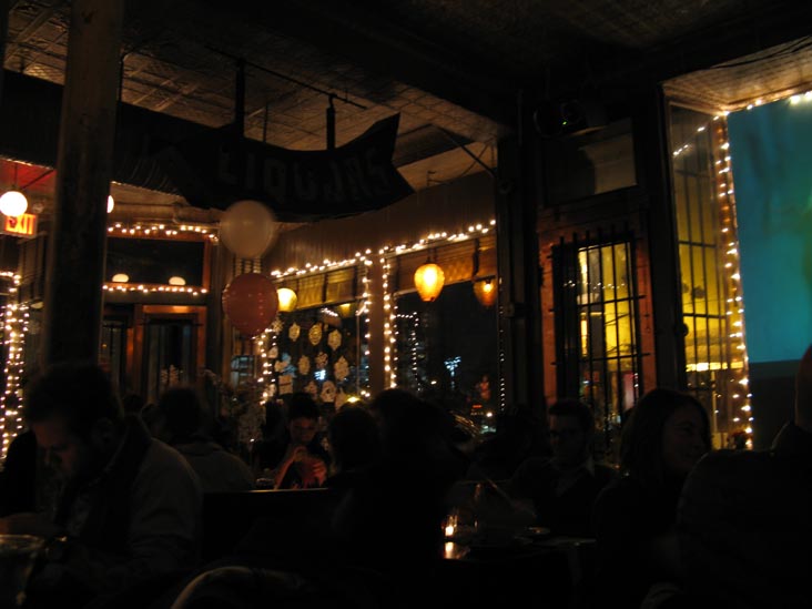 Enid's, 560 Manhattan Avenue, Greenpoint, Brooklyn, November 22, 2008