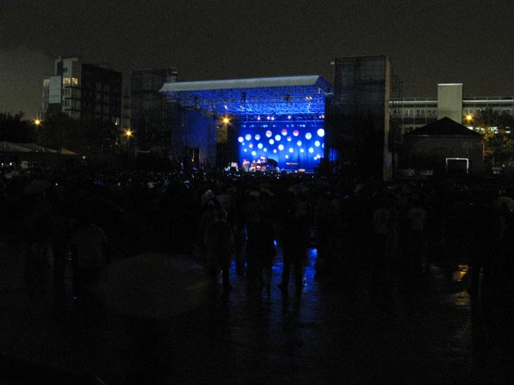 Regina Spektor Encore, McCarren Park Pool, McCarren Park, Greenpoint, Brooklyn, August 15, 2008