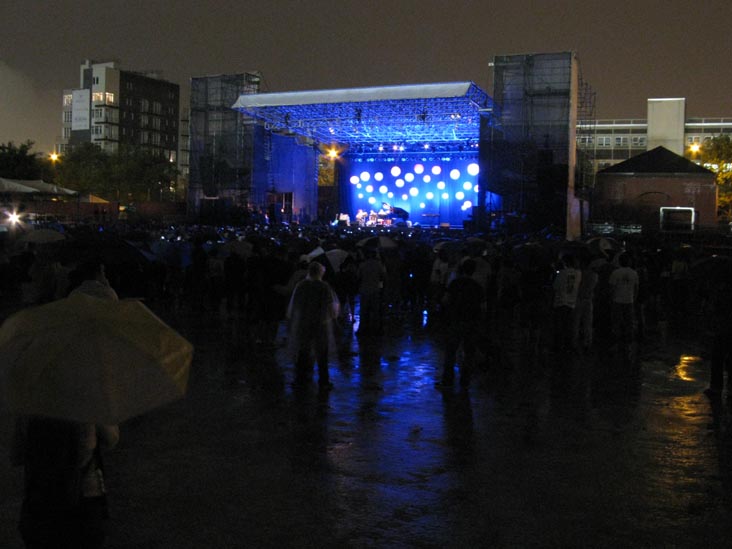 Regina Spektor Encore, McCarren Park Pool, McCarren Park, Greenpoint, Brooklyn, August 15, 2008