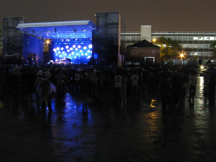 Regina Spektor Encore, McCarren Park Pool, McCarren Park, Greenpoint, Brooklyn, August 15, 2008