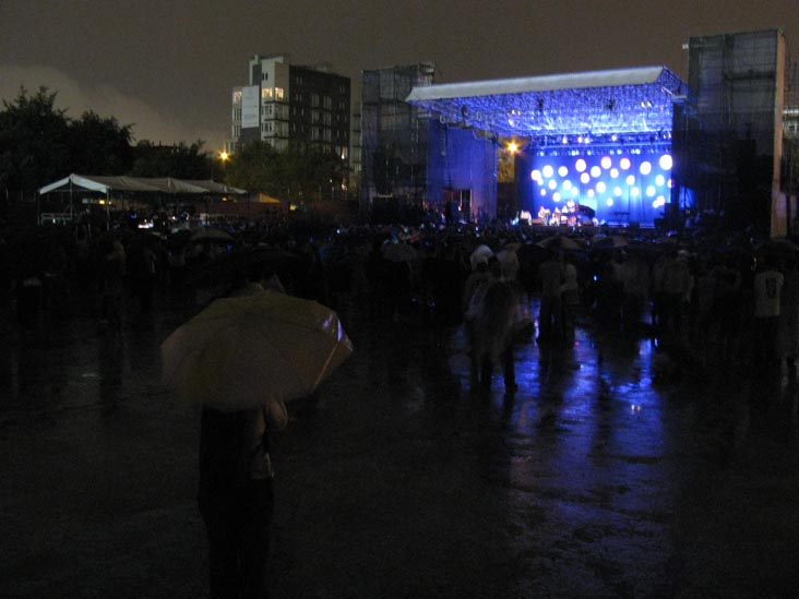 Regina Spektor Encore, McCarren Park Pool, McCarren Park, Greenpoint, Brooklyn, August 15, 2008