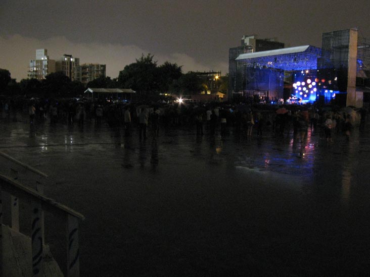 Regina Spektor Encore, McCarren Park Pool, McCarren Park, Greenpoint, Brooklyn, August 15, 2008