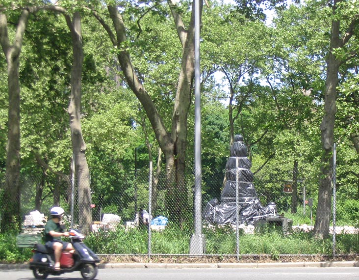 Bailey Fountain during Restoration of Grand Army Plaza, May 20, 2004