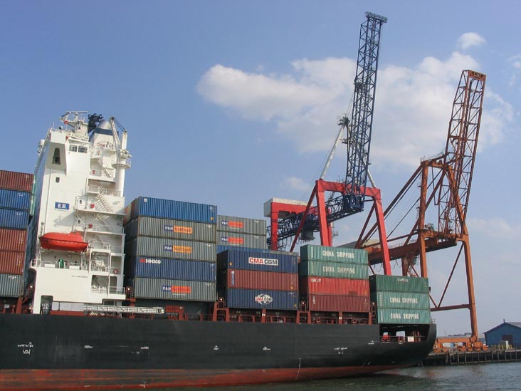 Container Ship, Red Hook Container Terminal, Pier 10, Atlantic Basin, Red Hook, Brooklyn