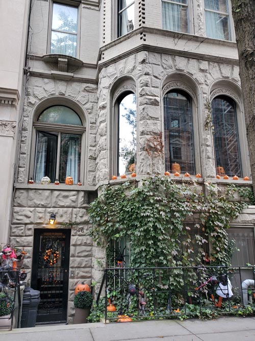 Halloween Decorations, Upper East Side, Manhattan, October 17, 2022